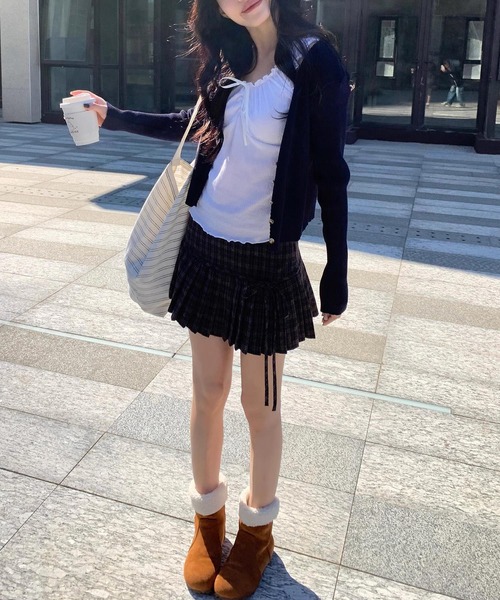 DAY CLOSET(デイ クローゼット)の「レディース 韓国風プレッピーロングリボンプリーツスカート(スカート・レディース・ブラック・M/S/XL/L)」の9枚目の写真