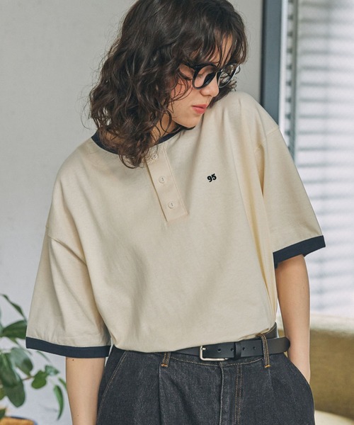 MONO-MART LADY'S(モノマートレディース)の「ナンバリング刺繍 ヘンリーネックTシャツ(Tシャツ/カットソー・レディース・アイボリー/オフホワイト・FREE)」の2枚目の写真
