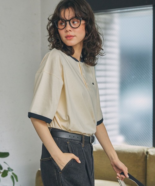 MONO-MART LADY'S(モノマートレディース)の「ナンバリング刺繍 ヘンリーネックTシャツ(Tシャツ/カットソー・レディース・アイボリー/オフホワイト・FREE)」の21枚目の写真