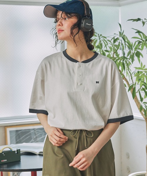 MONO-MART LADY'S(モノマートレディース)の「ナンバリング刺繍 ヘンリーネックTシャツ(Tシャツ/カットソー・レディース・アイボリー/オフホワイト・FREE)」の5枚目の写真