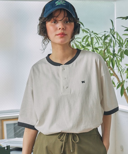 MONO-MART LADY'S(モノマートレディース)の「ナンバリング刺繍 ヘンリーネックTシャツ(Tシャツ/カットソー・レディース・アイボリー/オフホワイト・FREE)」の6枚目の写真
