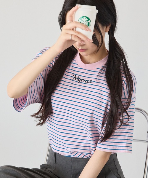 MONO-MART(モノマート)の「ワンポイント刺繍マルチボーダーショート丈半袖Tシャツ(Tシャツ/カットソー・レディース・ホワイト/ピンク/ネイビー/ブラック/ライトイエロー・FREE)」の5枚目の写真