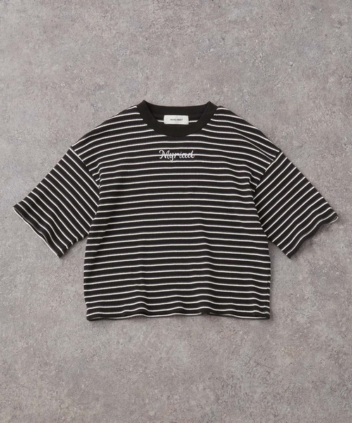 MONO-MART(モノマート)の「ワンポイント刺繍マルチボーダーショート丈半袖Tシャツ(Tシャツ/カットソー・レディース・ホワイト/ピンク/ネイビー/ブラック/ライトイエロー・FREE)」の7枚目の写真