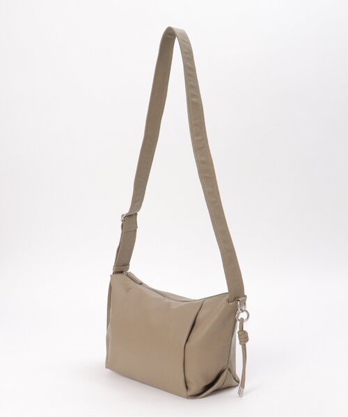 ikka(イッカ)の「撥水合皮ハーフムーンミニショルダーバッグ(ショルダーバッグ・レディース・オリーブ/グリーン/ベージュ/ブラック/ボルドー/ブラウン系その他・FREE)」の21枚目の写真