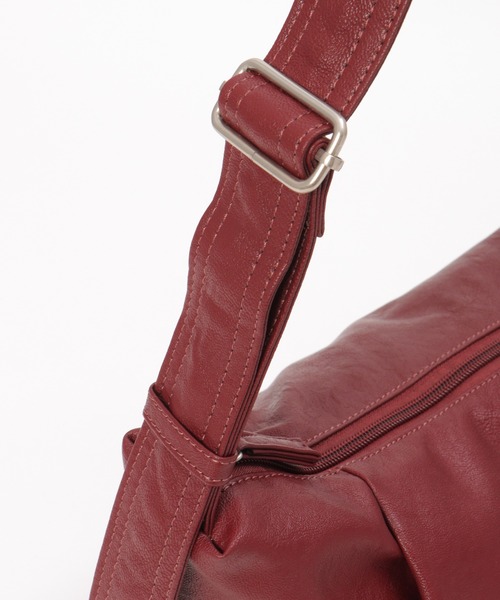 ikka(イッカ)の「撥水合皮ハーフムーンミニショルダーバッグ(ショルダーバッグ・レディース・オリーブ/グリーン/ベージュ/ブラック/ボルドー/ブラウン系その他・FREE)」の12枚目の写真