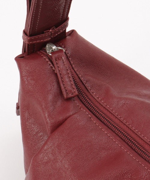 ikka(イッカ)の「撥水合皮ハーフムーンミニショルダーバッグ(ショルダーバッグ・レディース・オリーブ/グリーン/ベージュ/ブラック/ボルドー/ブラウン系その他・FREE)」の13枚目の写真