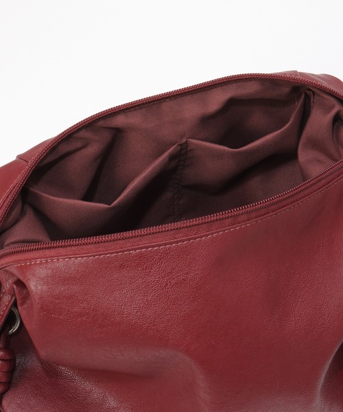 ikka(イッカ)の「撥水合皮ハーフムーンミニショルダーバッグ(ショルダーバッグ・レディース・オリーブ/グリーン/ベージュ/ブラック/ボルドー/ブラウン系その他・FREE)」の17枚目の写真