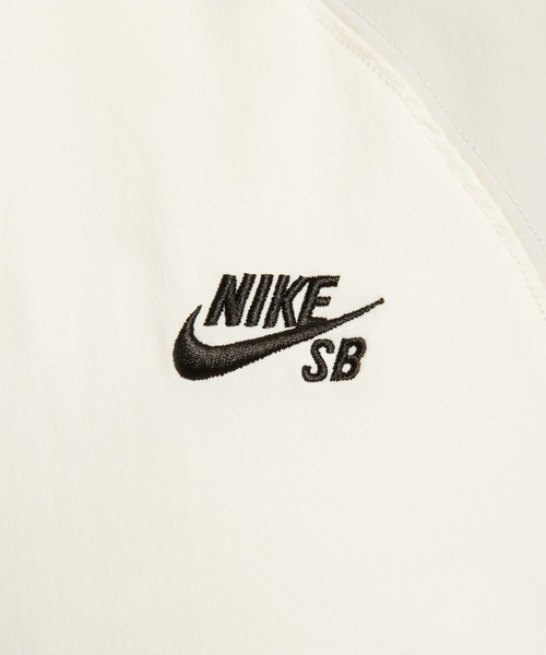 NIKE（ナイキ）の「ナイキ NIKE ナイキSB フルジップ ウーヴン ジャケット（ナイロンジャケット・メンズ・オフホワイト/ブラック・LL/3L/S/M/L）」の6枚目の写真