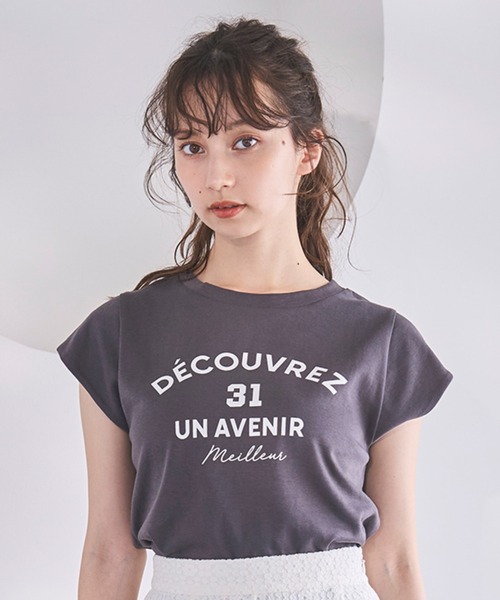 31 Sons de mode（トランテアン　ソン　ドゥ　モード）の「2025春夏新作 ロゴプリントＴシャツ（Tシャツ/カットソー・レディース・チャコールグレー/ホワイト・ﾌﾘ-）」の2枚目の写真