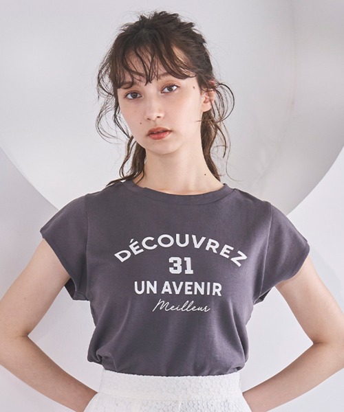 31 Sons de mode（トランテアン　ソン　ドゥ　モード）の「2025春夏新作 ロゴプリントＴシャツ（Tシャツ/カットソー・レディース・チャコールグレー/ホワイト・ﾌﾘ-）」の3枚目の写真