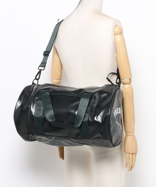 FRED PERRY（フレッドペリー）の「【FRED PERRY】TONAL CLASSIC BARREL BAG バレルバッグ ドラムバッグ 旅行 部活 ジム L7260（ショルダーバッグ・メンズ・ブラック/グリーン/バーガンディー/ネイビー・FREE）」の10枚目の写真