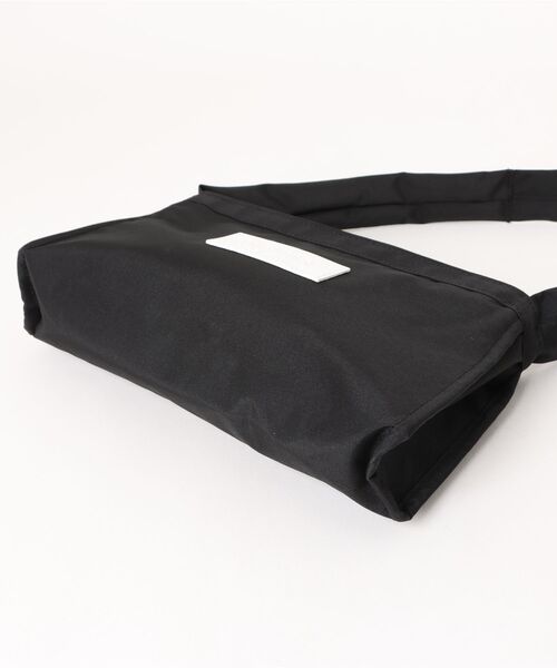 Manhattan Portage（マンハッタンポーテージ）の「EAST RIVER SHOULDER BAG(S) 300P CORDURA ECO SHEEN VOL.2（ショルダーバッグ・レディース・ブラック・X-SMALL）」の15枚目の写真