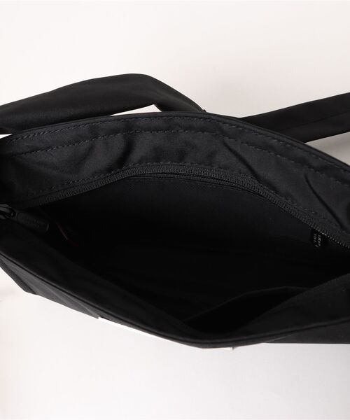 Manhattan Portage（マンハッタンポーテージ）の「EAST RIVER SHOULDER BAG(S) 300P CORDURA ECO SHEEN VOL.2（ショルダーバッグ・レディース・ブラック・X-SMALL）」の16枚目の写真