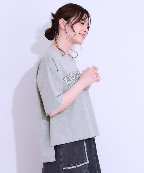 Cutie Blonde(キューティーブロンド)の「◆【S-LL】ゆるっと大人カジュアルに 柄ロゴアソート ミニ裏毛トップス(Tシャツ/カットソー・レディース・ブラック/グレー/オフホワイト・04/01/02/03)」の5枚目の写真