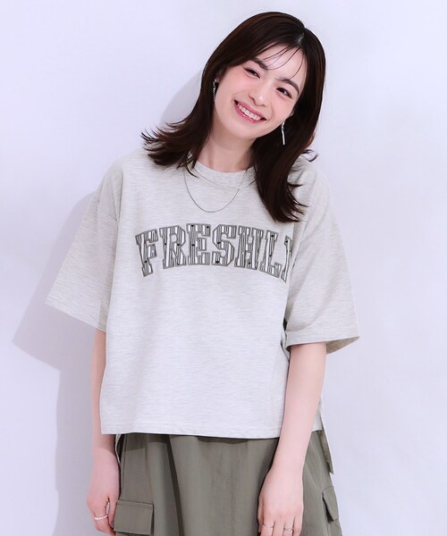 Cutie Blonde(キューティーブロンド)の「◆【S-LL】ゆるっと大人カジュアルに 柄ロゴアソート ミニ裏毛トップス(Tシャツ/カットソー・レディース・ブラック/グレー/オフホワイト・04/01/02/03)」の12枚目の写真