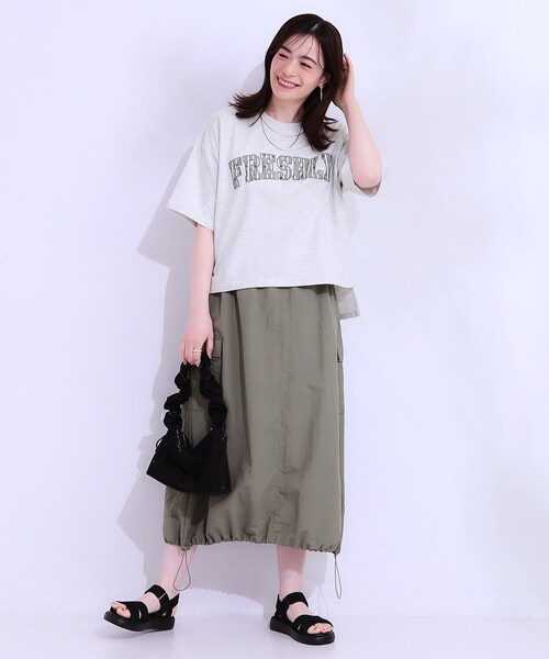 Cutie Blonde(キューティーブロンド)の「◆【S-LL】ゆるっと大人カジュアルに 柄ロゴアソート ミニ裏毛トップス(Tシャツ/カットソー・レディース・ブラック/グレー/オフホワイト・04/01/02/03)」の14枚目の写真