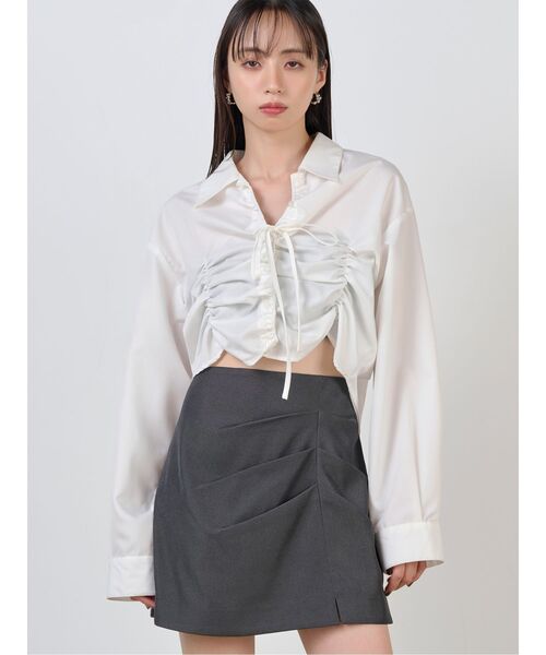 MURUA（ムルーア）の「2WAYギャザーシャツ（シャツ/ブラウス・レディース・グレー/ホワイト/ネイビー・FREE）」の2枚目の写真