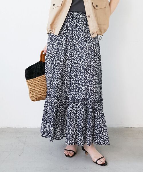 le.coeur blanc（ルクールブラン）の「《手洗い可能》フラワープリントティアードスカート（スカート・レディース・ホワイト系その他/グリーン系その他・38）」の2枚目の写真