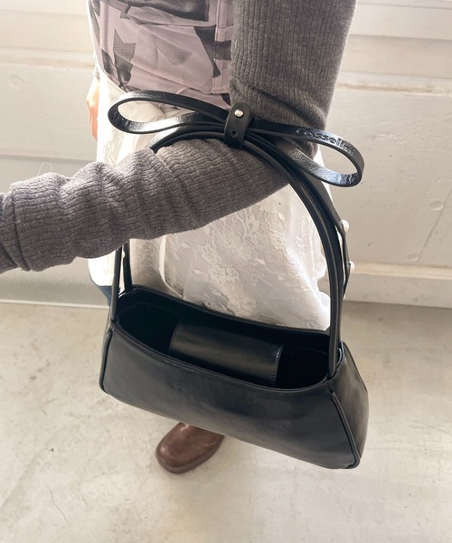 Casselini(キャセリーニ)の「Casselini(キャセリーニ)肩リボンエナメルバッグ(ハンドバッグ・レディース・ブラック/レッド/シルバー・FREE)」の16枚目の写真