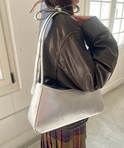 Casselini(キャセリーニ)の「Casselini(キャセリーニ)肩リボンエナメルバッグ(ハンドバッグ・レディース・ブラック/レッド/シルバー・FREE)」の14枚目の写真