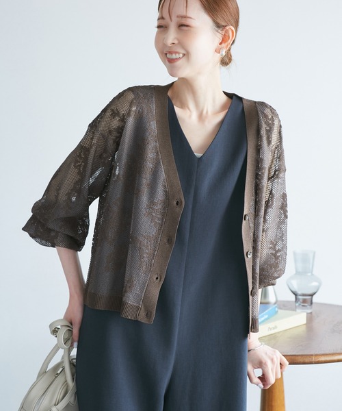 ROPE' PICNIC(ロペピクニック)の「透かし編み花柄Vネックカーディガン(カーディガン/ボレロ・レディース・ブラウン/マスタード/オフホワイト/ブルー系その他4・38)」の9枚目の写真