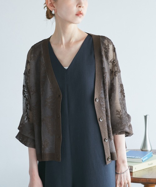 ROPE' PICNIC(ロペピクニック)の「透かし編み花柄Vネックカーディガン(カーディガン/ボレロ・レディース・ブラウン/マスタード/オフホワイト/ブルー系その他4・38)」の10枚目の写真