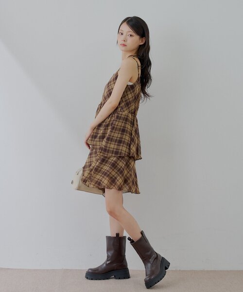 chico ティアードサイドドロップフリルミニワンピース　ブラウン ティアードサイドドロップフリルミニワンピース（ワンピース