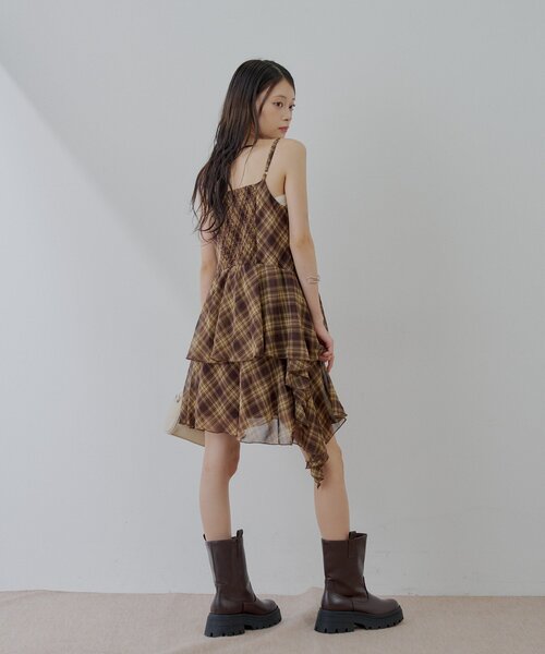 Chico(チコ)の「ティアードサイドドロップフリルミニワンピース(ワンピース・レディース・ホワイト/ブラウン/ネイビー/ブラック・FREE)」の14枚目の写真