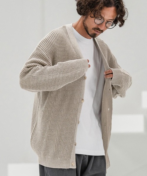 CAMBIO(カンビオ)の「mcg3667-Powder Bleach Waffle Cotton Knit Cardigan ニットカーディガン(カーディガン/ボレロ・メンズ・グレイッシュベージュ/カーキ/ブラック/ネイビー・M/L)」の2枚目の写真