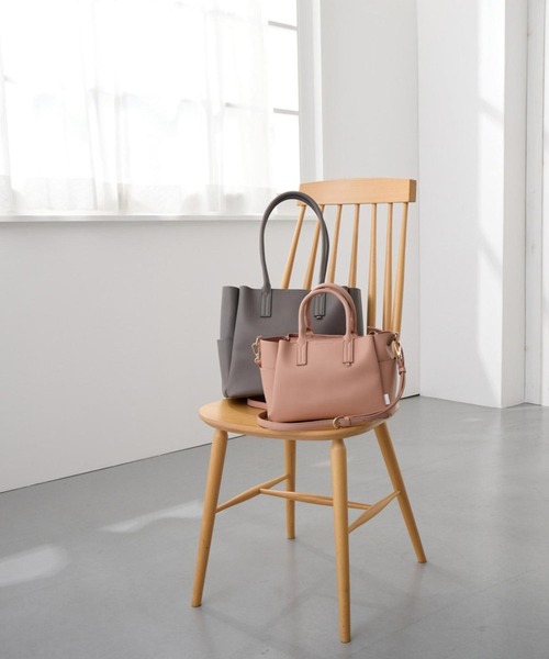 ROOTOTE（ルートート）の「ルートート / LT.A4ワイド.オブロング-A（ビジネスバッグ・レディース・ベージュ/グレー/ブラック・FREE）」の4枚目の写真