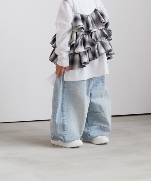 LOWRYS FARM(ローリーズファーム)の「デニムコクーンパンツ 571652(デニムパンツ・キッズ・ライトブルー/ブラック/ブルー・110cm/120cm/130cm/140cm/150cm)」の18枚目の写真