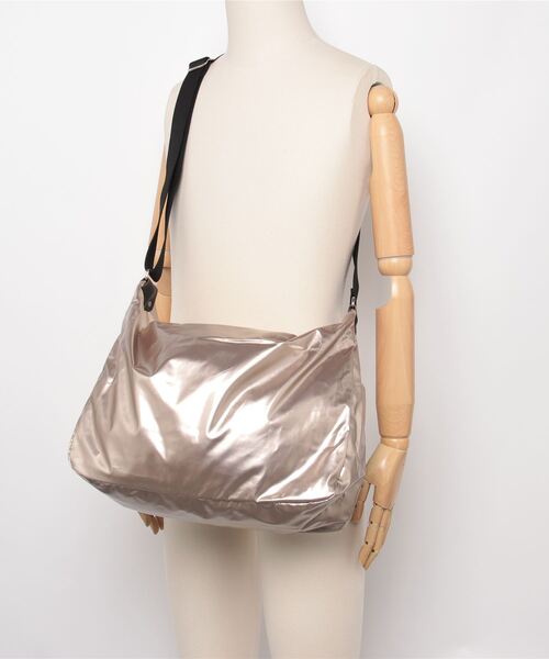 Jack Gomme(ジャックゴム)の「JACK GOMME Paris JOY LIGHT SHOULDER BAG ジャックゴム パリス ジョイ ショルダーバッグ(ショルダーバッグ・レディース・ベージュ系1/グリーン系1・FREE)」の3枚目の写真