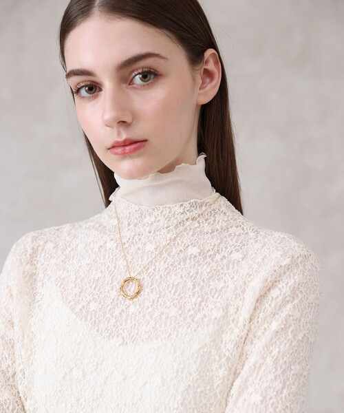 ANAYI（アナイ）の「ストレッチレースモックネック プルオーバー（Tシャツ/カットソー・レディース・ライトベージュ/オフホワイト/ブラック・38/36）」の11枚目の写真