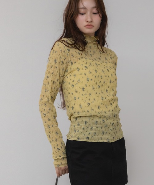 HEILIS(ヘイリス)の「花柄リバティプリントメローカットソー/プリント柄 メロー ハイネック 長袖 カットソー イエロー ホワイト アイボリー 韓国 ガーリー シティガール 春服 秋服 冬服 レイヤード(Tシャツ/カットソー・レディース・オフホワイト/イエロー・FREE)」の5枚目の写真