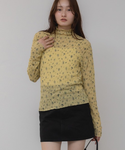 HEILIS(ヘイリス)の「花柄リバティプリントメローカットソー/プリント柄 メロー ハイネック 長袖 カットソー イエロー ホワイト アイボリー 韓国 ガーリー シティガール 春服 秋服 冬服 レイヤード(Tシャツ/カットソー・レディース・オフホワイト/イエロー・FREE)」の7枚目の写真