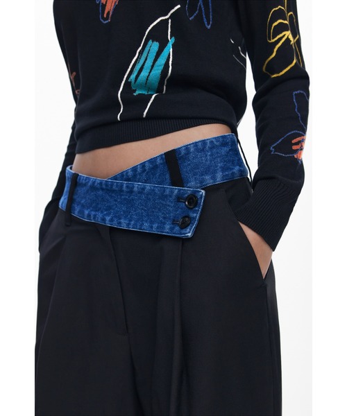 Desigual(デシグアル)の「アシンメトリーデニムウエスト テーラードロングパンツ スラックス(その他パンツ・レディース・ブラック・L/M/S/XL/XS)」の2枚目の写真