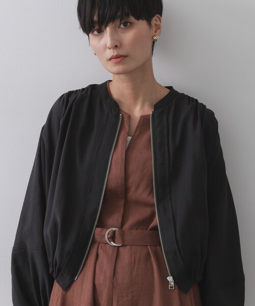 OPAQUE.CLIP（オペークドットクリップ）の「シアーランタンスリーブブルゾン【洗濯機洗い可】（ブルゾン・レディース・ブラック/アイボリー・42/40/38）」の2枚目の写真