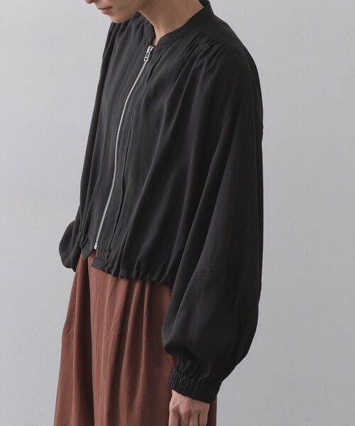 OPAQUE.CLIP（オペークドットクリップ）の「シアーランタンスリーブブルゾン【洗濯機洗い可】（ブルゾン・レディース・ブラック/アイボリー・42/40/38）」の20枚目の写真