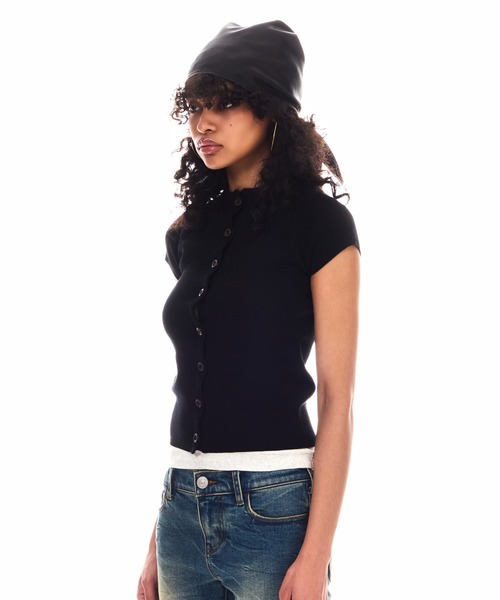 BEEDEN(ビーデン)の「CROSS BUTTON COMPACT KNIT TOPS(ニット/セーター・レディース・カモフラージュ/ブラック・FREE)」の4枚目の写真
