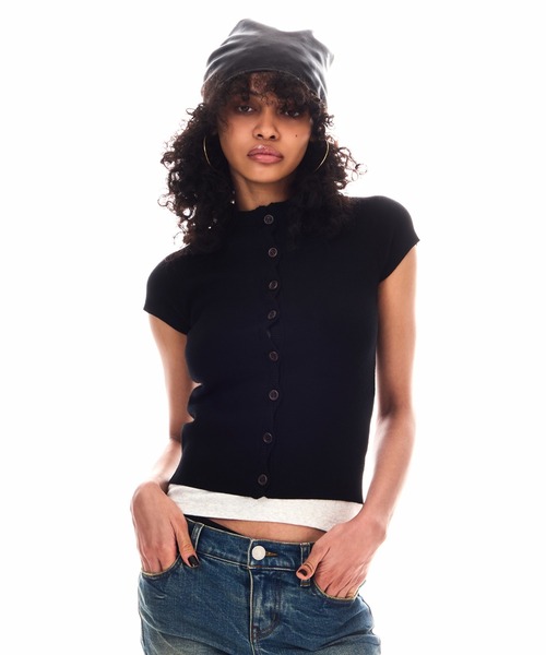 BEEDEN(ビーデン)の「CROSS BUTTON COMPACT KNIT TOPS(ニット/セーター・レディース・カモフラージュ/ブラック・FREE)」の3枚目の写真