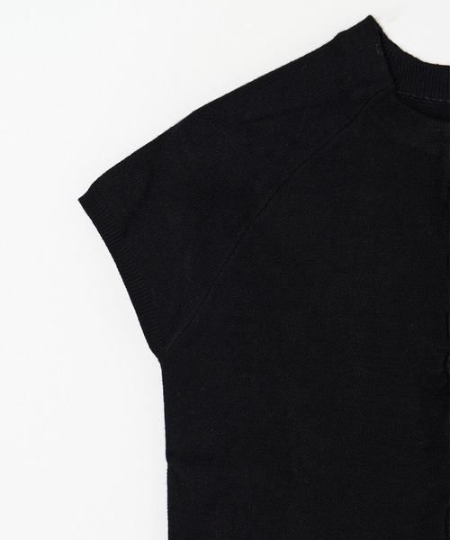 BEEDEN(ビーデン)の「CROSS BUTTON COMPACT KNIT TOPS(ニット/セーター・レディース・カモフラージュ/ブラック・FREE)」の11枚目の写真