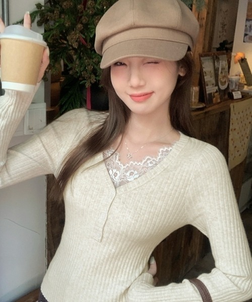 gossip!ロサンゼルス(ゴシップロサンゼルス)の「【Y2Kガーリー】レーストリムVネックリブニットトップス(ニット/セーター・レディース・オフホワイト/ブラック/ベージュ・FREE)」の20枚目の写真