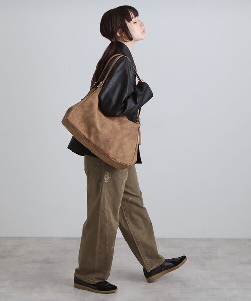 tk.TAKEO KIKUCHI(ティーケータケオキクチ)の「デフォーメッドボストンBAG(ボストンバッグ・メンズ・ブラック/ブラウン系1・00)」の7枚目の写真