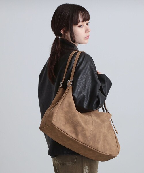 tk.TAKEO KIKUCHI(ティーケータケオキクチ)の「デフォーメッドボストンBAG(ボストンバッグ・メンズ・ブラック/ブラウン系1・00)」の8枚目の写真