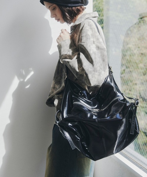 tk.TAKEO KIKUCHI(ティーケータケオキクチ)の「デフォーメッドボストンBAG(ボストンバッグ・メンズ・ブラック/ブラウン系1・00)」の3枚目の写真