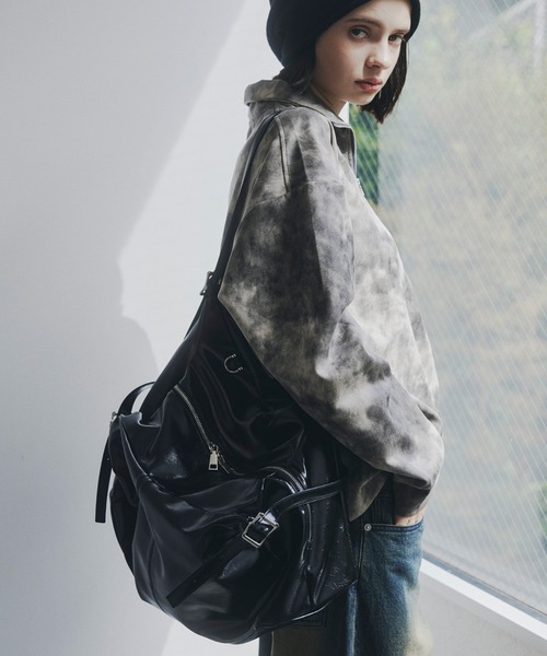 tk.TAKEO KIKUCHI(ティーケータケオキクチ)の「デフォーメッドボストンBAG(ボストンバッグ・メンズ・ブラック/ブラウン系1・00)」の4枚目の写真