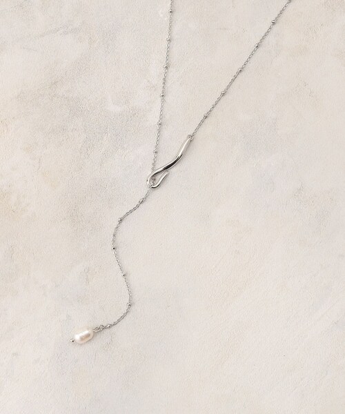 OPAQUE.CLIP(オペークドットクリップ)の「淡水パール×メタルバー スライドネックレス(ネックレス・レディース・ゴールド/シルバー・00)」の1枚目の写真