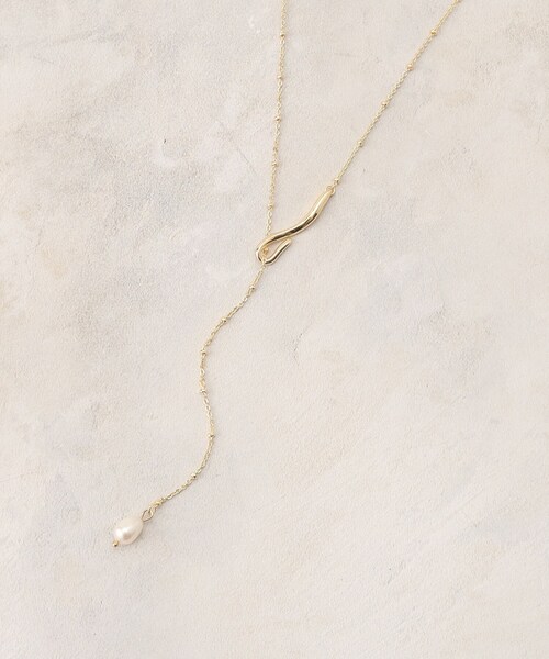 OPAQUE.CLIP(オペークドットクリップ)の「淡水パール×メタルバー スライドネックレス(ネックレス・レディース・ゴールド/シルバー・00)」の4枚目の写真
