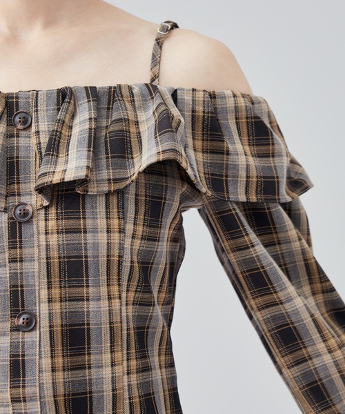 SUWDEE（スーディー）の「check off shoulder frill blouse（シャツ/ブラウス・レディース・ブラウン・M）」の5枚目の写真