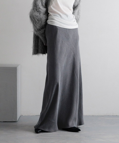 LOWRYS FARM（ローリーズファーム）の「フィブリルサテンスカート　581057（スカート・レディース・アイボリー/チャコールグレー/ブラウン・LARGE/MEDIUM/SMALL）」の3枚目の写真